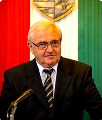 2019. OKTÓBER Létavértesi HÍREK 3. oldal Nagytiszteletű Rozsnyai István református lelkész Ketesden, egy kalotaszegi faluban született 1948.