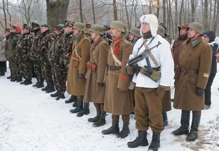 szinte reménytelen, de mégis kitartó helytállását. A Vértesi Erdõ Zrt.