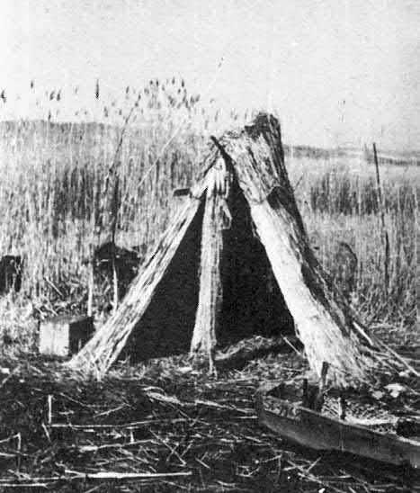 Több kisebb vízfolyás torkollik be a tóba, ezek vízhozama nem számottevő, egyes nyarakon ki is száradnak. Állandó volt a vita a tó megtartásáról, vagy lecsapolásáról, amire hatással volt a 18.