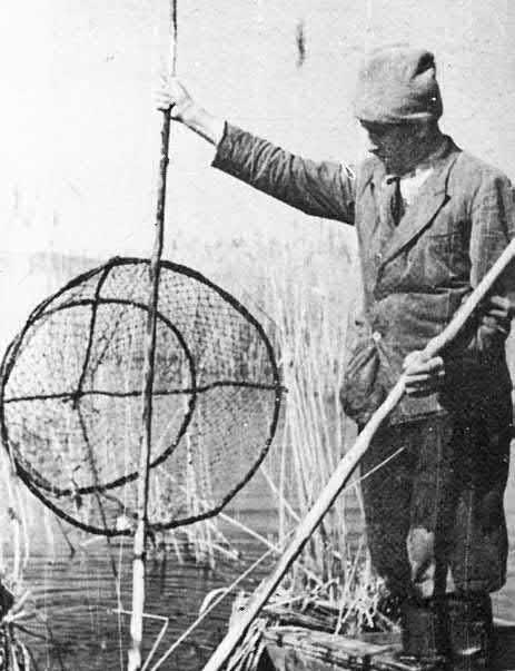 A második világháború után az egyik velencei lakatos repülőroncsokból készített hálókötésre alkalmas tűket, A tű kialakítását úgy végezték, hogy megfeleljenek a törvényi előírásnak, ugyanis a