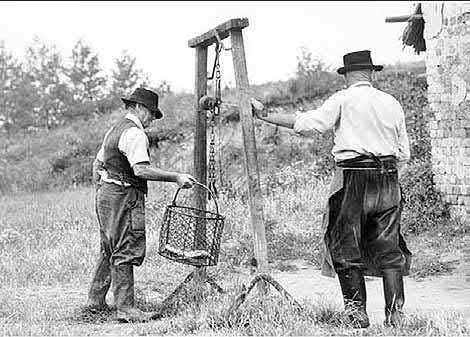 A velenceiek először még ránézni is utáltak a szárnyas varsákra, de 1929-re Pákozdi, sukorói, és velencei zsákos tapogató már majdnem mindenki ezt használta, sőt a bérlő a kötésükhöz még anyagot is