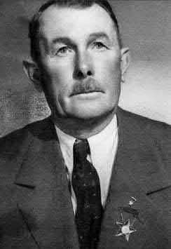 Balogh János tóőr igazolványa A természetes vizek halászati jogát bérlő szövetkezeteknek juttatta az állam, 1949- ben államosították a tógazdaságok vizeit is.