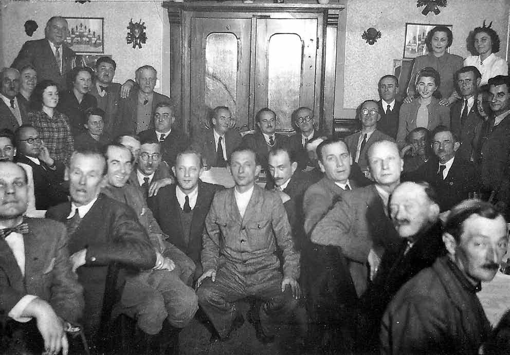 Egyesületek, egyletek időrendben 1935 SZDSHE Megyénkben a fellelhető írásos dokumentumok alapján, 1935-ben alakult meg az első horgászszervezet, a Székesfehérvári Dolgozók Sport Horgász Egyesülete