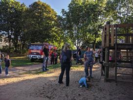 Mit der Stadt wurde vereinbart, zur Beschleunigung des Projektes, in Eigenregie mit einem Landschaftsarchitekten zusammen, den Spielplatz ganzheitlich neu zu planen und dann abschnittsweise neu zu
