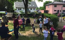 Bereits der Auftakt geriet verheißungsvoll: Erstmals lud die Evangelische Gemeinde Küllenhahn zum Start des Spielplatzfestes zu einem ökumenischen Gottesdienst ein und rund 50 große und kleine