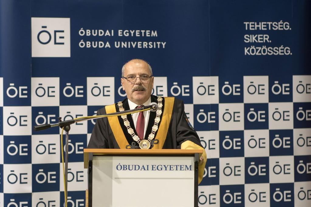 Régi hagyomány, hogy ezüst diplomák, illetve az Kandó Kálmán Híradásipari és Műszeripari Technikum utolsó osztályaként érettségizett és szakmai vizsgát tett technikusok részére arany okleveleket