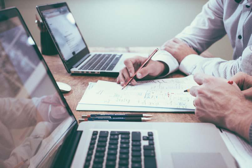 PÉNZÜGYI TANÁCSADÓ ÉS SZÁMÍTÁSTECHNIKAI SZOLGÁLTATÓ Informatikai eszközök és szoftverek forgalmazása, javítása Informatikai hálózatok, rendszerek kiépítése, felügyelete, átalánydíjas szervizelése