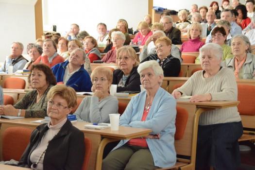 Tanulás és az időskor - Közismert az aktivitás jótékony hatása - Egyre több a mozgás, sport lehetősége - De még a Kanadai Aktív Öregedés program sem szentel elég figyelmet az élethosszig tanulás