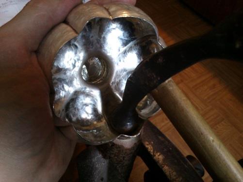 Kehely: 30 cm, cuppa átmérő a nyolcszög rövidebb oldalainál mérve: 13 cm, talp átmérő: 15 cm, anyaga: Ag925 (sterling, 925 ezrelék finomságú ezüst), súlya: