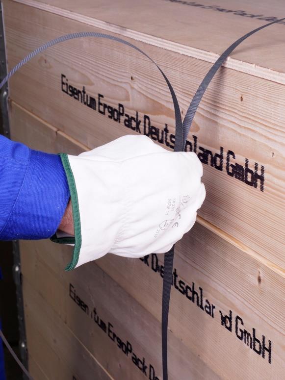 8.2 Feszítés és pántzárás 70 cm feletti raklapmagasság 1. Lépés A rakatot a 8.