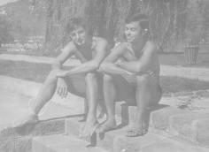 Az atlétika nem bűvölt el. Egyszer vettem részt amatőr versenyen 1960 táján, ahol úgy indítottak 800 méteren (4. hely), magasugrásban (155 cm 1. hely), valamint súlylökésben (15 m 2.