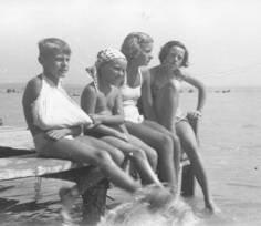 Sajnos a strandbalesetek elharapództak. Nemcsak a felhevültek fordultak le a gumimatracról, hanem a csúszda is szedte az áldozatait.