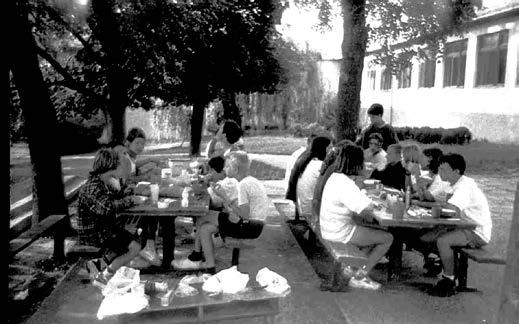 A résztvevők egy évvel öregebbek lettek, nem jön elő a tavalyi csoda hangulat. Kocka közben előző nyáron saját tábort szervezett, kicsik részére.
