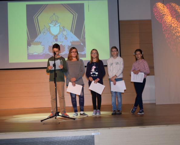 fogadott hagyományőrző jellegű programot.