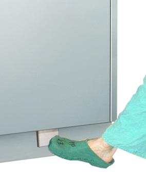 Automatikus ajtónyitás lábpedállal (opció) A mosogatókamra ajtajának nyitása ill. zárása: Nyomja meg a lábpedált.