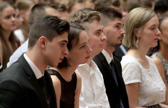 15 Dr. Mess Béla emeritus professzor, Anatómiai Intézet Dr. Sümegi Balázs egyetemi tanár, Biokémiai és Orvosi Kémiai Intézet Dr. Szilágyi András egyetemi tanár, Szülészeti és Nõgyógyászati Klinika Dr.
