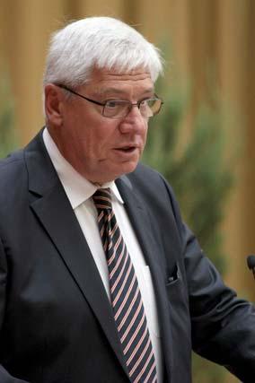 57 Az igazi tehetségek akikbõl minden korszakban szerencsére több is volt az orvosegyetemen meghatározók voltak, de nem szabad elfeledkezni azokról, akik csak egyszerûen tették a munkájukat, nagyobb