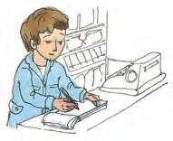 4. Írj igekötőket az igék elé! FIGYELJ! Ha az igekötő az ige előtt áll, akkor egybeírjuk az igével. Gyakori igekötők: be, ki, le, fel, meg, el, át, rá, ide, oda, szét, össze, vissza. A víz fröccsen.