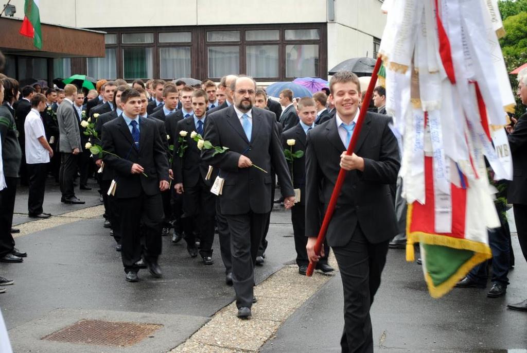 Az iskolazászló után