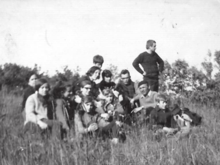 AZ UTCA MÁSIK OLDALÁN A felsőgödi közösség 1969-ben Vágvölgyi Éva tulajdona 33 Ezeket ő vezette be? Igen, és én voltam a pulikutya, aki összeszedte az embereket. Hogy történt mindez?