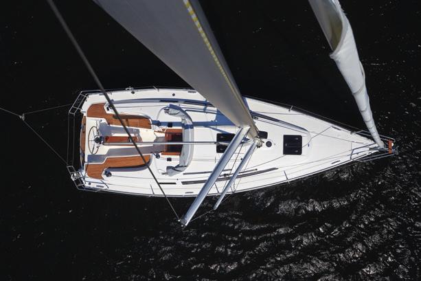 TECHNIKAI ADATOK / TECHNICAL DATA Teljes hossz / Length overall 9,99 m Vízvonal hossz / Length waterline 8,85 m Szélesség / Beam overall 3,42 m Merülés standard / Draught, standard 1,95 m Merülés