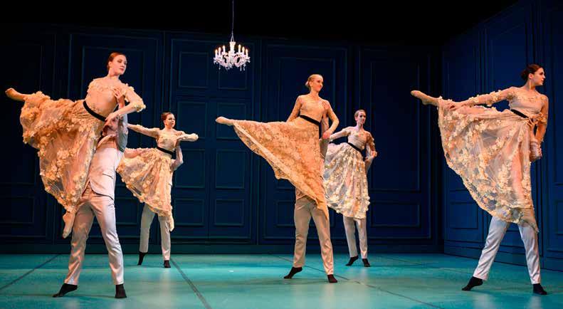 10 KULTÚRA Anna Karenina a Kecskemét City Balett bemutatója Január utolsó napján mutatta be a Kecskemét City Balett idei, bérletben játszott, Lev Tolsztoj műve alapján készült Anna Karenina című