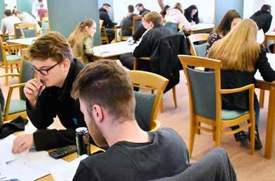 Ennek a versenynek az elsődleges célja az, hogy a középiskolásokkal megismertessük, mi is maga a logisztika, miről szól, mit csinál egy logisztikus egy vállalatnál mondta dr.