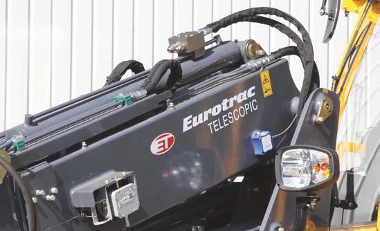 T13 A T13 az Eurotrac család törzscsuklós teleszkópos rakodója Önsúlya 3,400 kg, tekintélyes mérete mellett kiváló emelőerő jellemzi ezt a robosztus, megbízható rakodót A T13 zárt kabinja komfortos