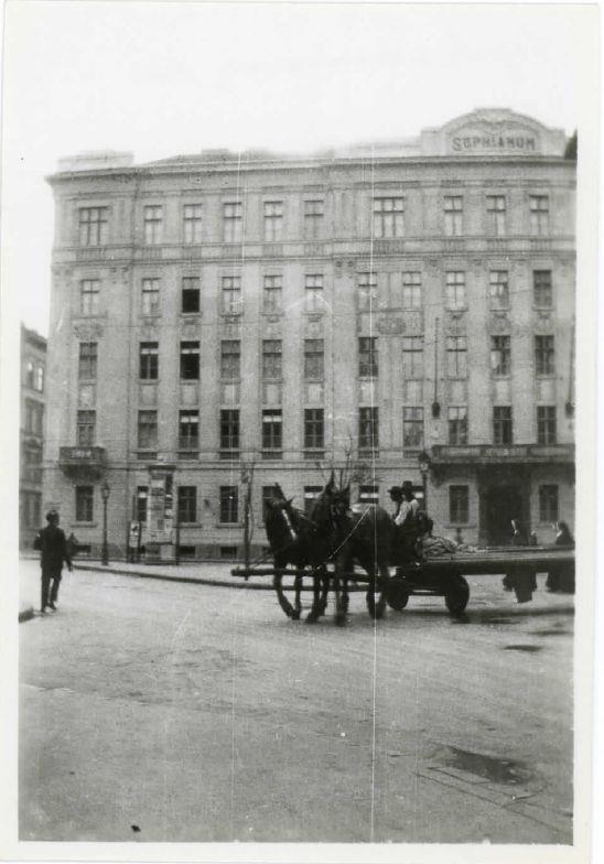 17. kép A Sophianum (Mikszáth Kálmán tér), Épülethomlokzat 1917 85