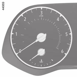 Multimédiás képernyővel nem felszerelt gépkocsik esetén 1.88.