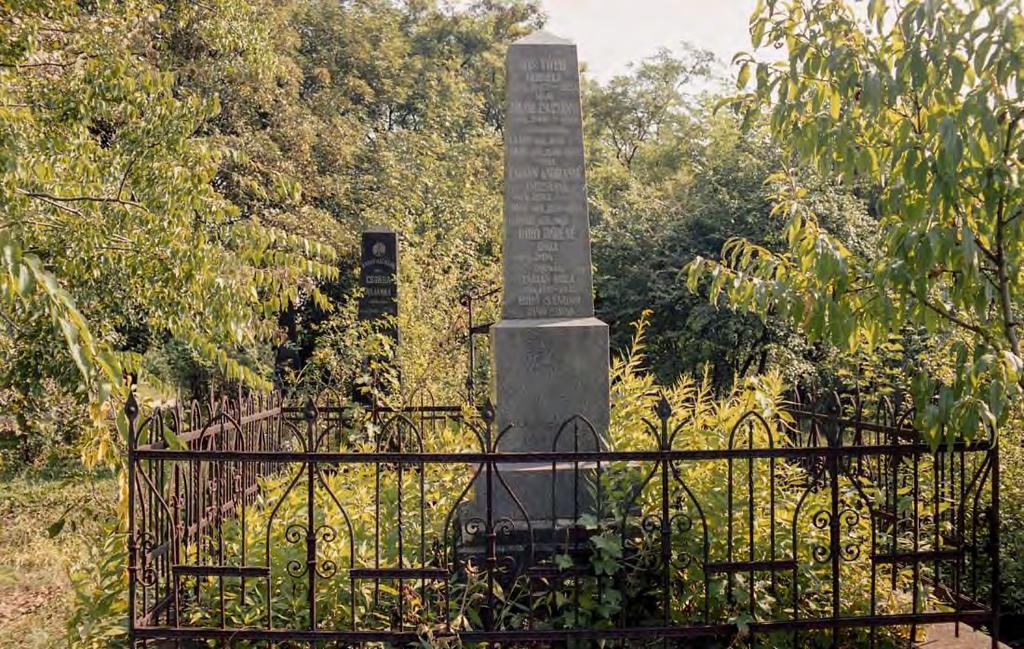 SÍRHELYSZÁM: 10. FELIRAT: Kiss Tóth gergely született 1863-ban megh. 1953 Neje Zolnai Zsuzsána szül. 1866 megh. 1956. Gyermekeik Lajos 1888.