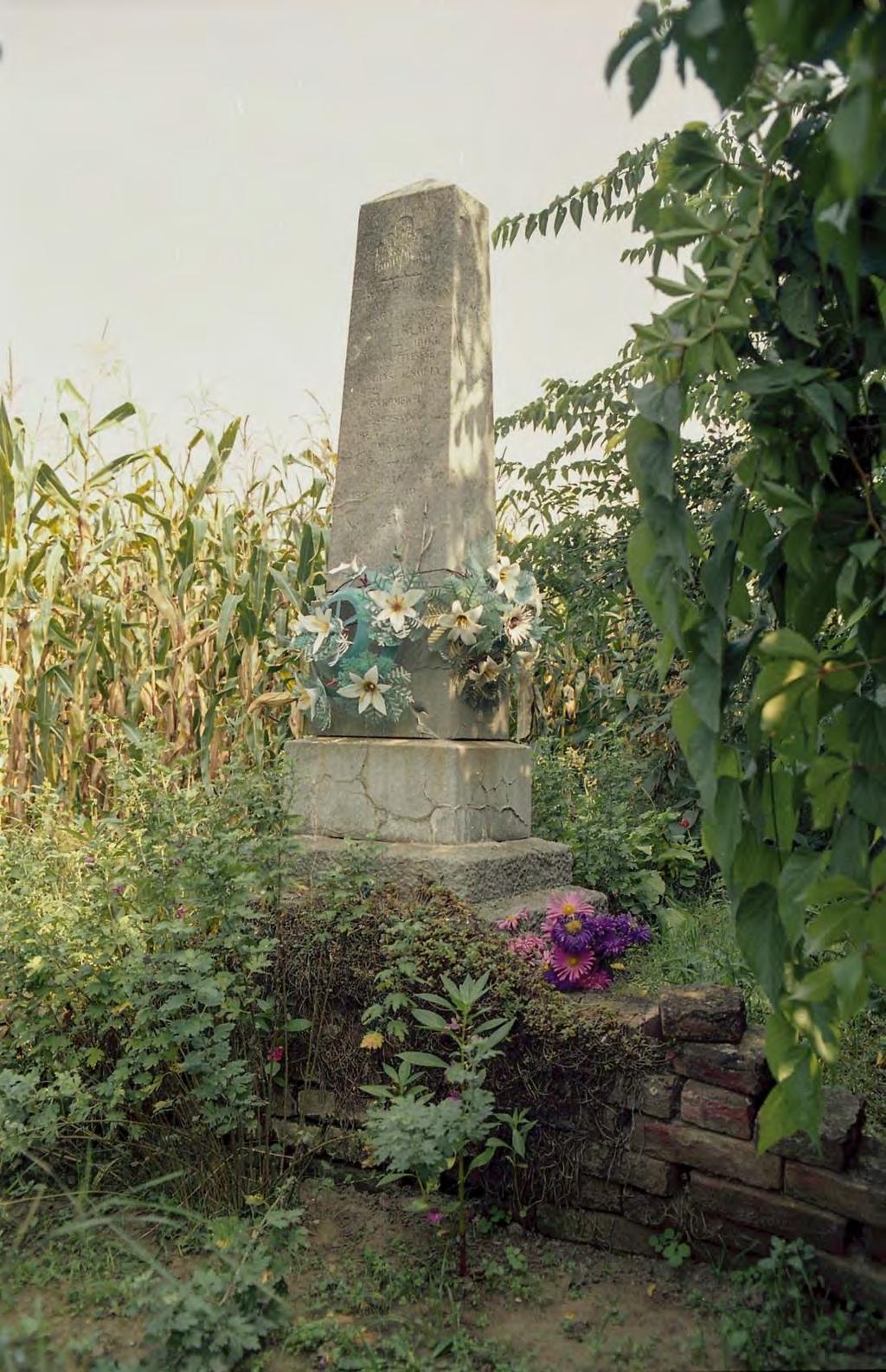 SÍRHELYSZÁM: 117. FELIRAT: ABFRA. Kövér Imre 1858-1942. Első felesége Mezei Klára 1860-1903.