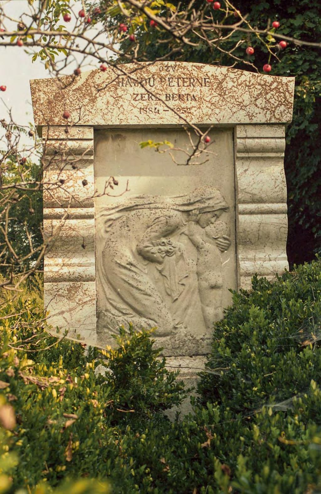 SÍRHELYSZÁM: 155. FELIRAT: özv.