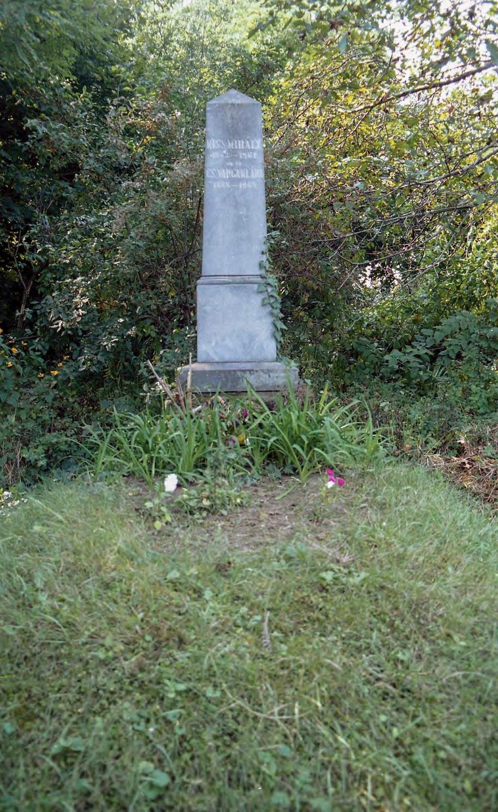 SÍRHELYSZÁM: 164. FELIRAT: Itt nyugosznak néhai Botos Gábor élt 56 évet meghalt 1870. neje Gajdán Juliánna élt 67 évet meghalt 1885. és fiok Márton élt 23 évet meghalt 1884.