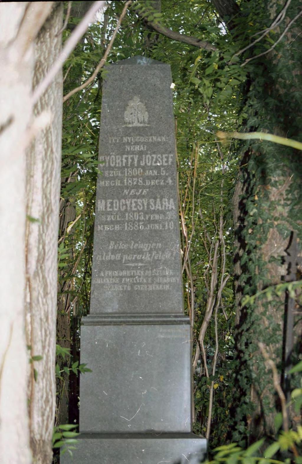 SÍRHELYSZÁM: 169. FELIRAT: Itt nyugosznak néhai Györffy József szül 1800. jan. 5. megh. 1878. decz. 4. neje Medgyesy Sára szül 1803. február 2.