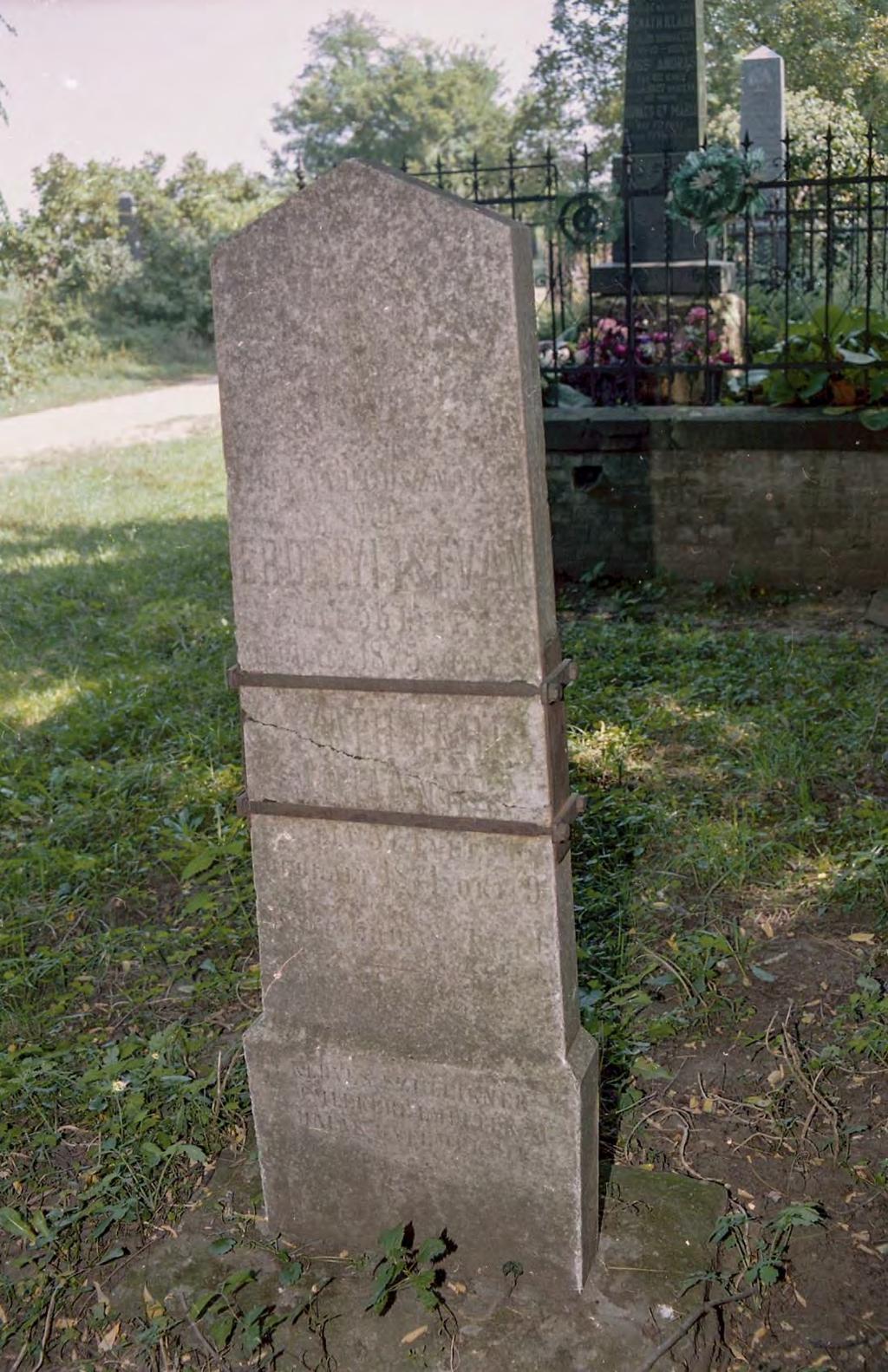 SÍRHELYSZÁM: 21. FELIRAT: Itt nyugszanak Nh. Erdélyi István élt 56 évet meghalt 1875. júni. 3.