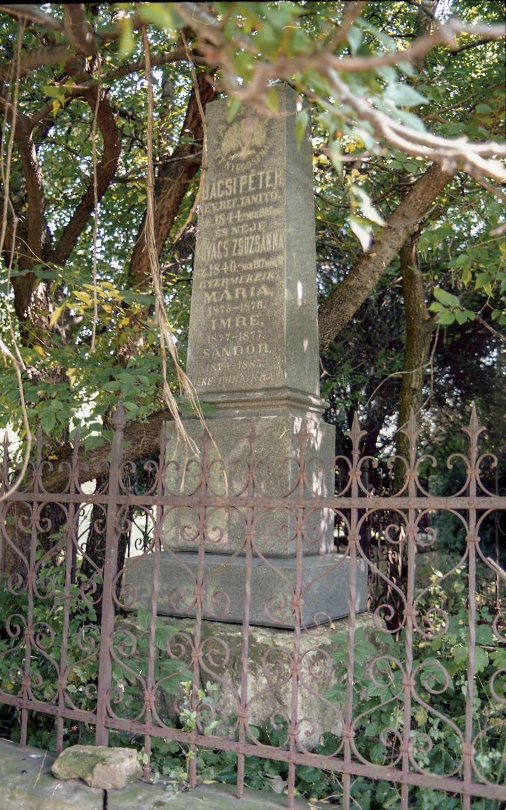 SÍRHELYSZÁM: 58. FELIRAT: Bácsi Péter F. ref. tanító.született 1844. meghalt 1905. június 13.