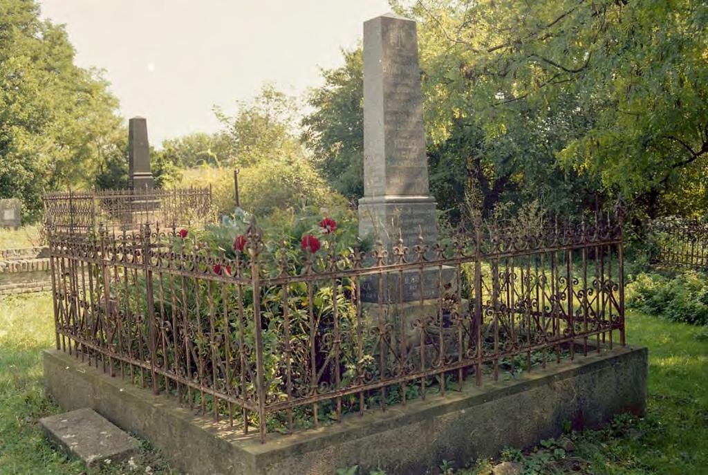 SÍRHELYSZÁM: 68. FELIRAT: Itt nyugszik néhai D. Nagy Mihály élt 54 évet meghalt 1910. április 12. és neje S.