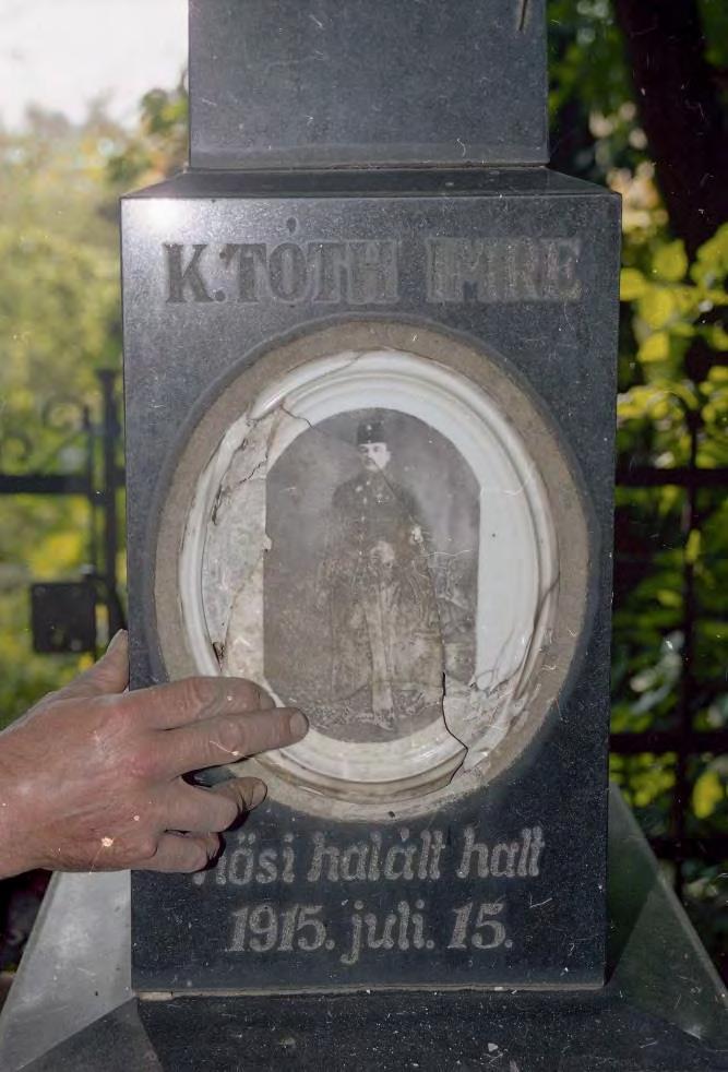 és neje Lovas Klára szül. 1869. dec. 30. megh. 1945. okt. 8.