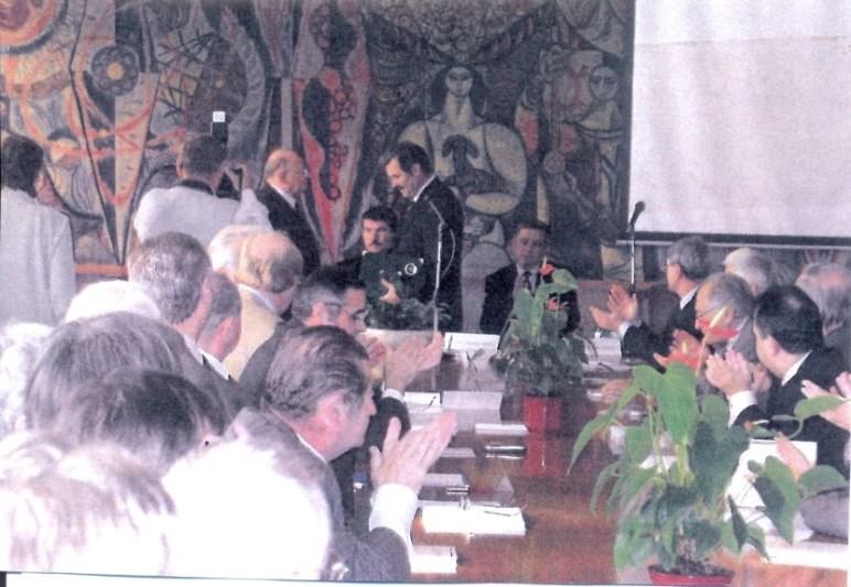 A meghirdetett tudományos előadásokat követően köszöntöttek a