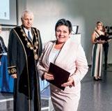 szakember posztgraduális képzésen végzett hallgatók diplomaosztójának.