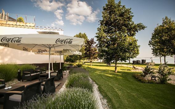 Kellemes wellness részleg Saját yacht kikötő Bowlingpálya,