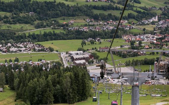 Szaunarészleg, fitness terem és játékterem Játszótér, vadvízi evezési