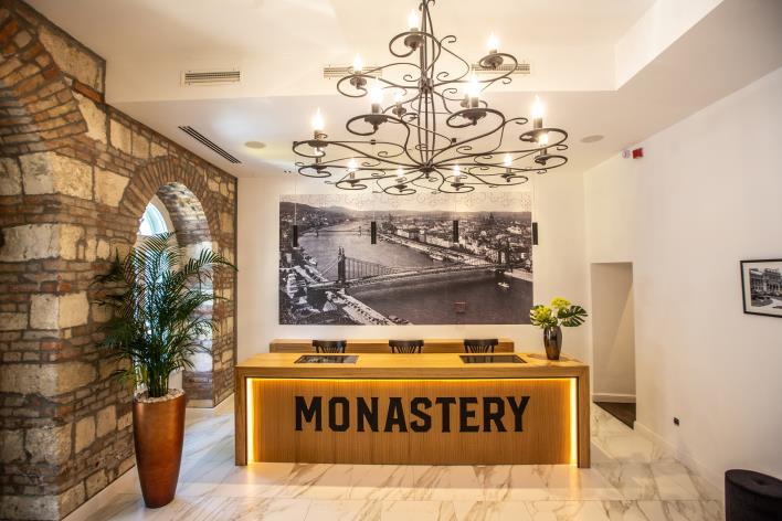 Monastery Boutique Hotel Budapest**** 300 éves apátsági épület ad otthont a