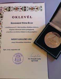 MI ÚJSÁG FÉNYSZARUN?