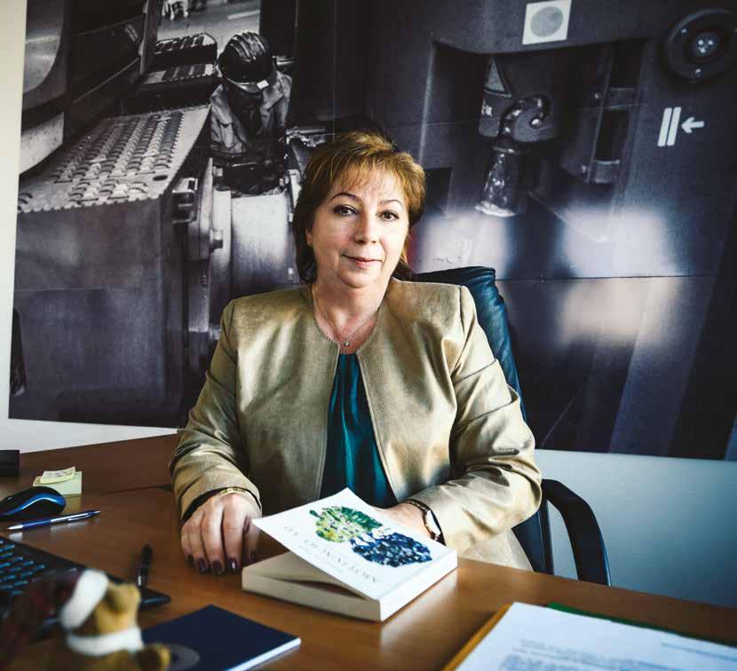 VEZETŐI INTERJÚ Magunknak is célokat kell megfogalmazni! Évtizedek óta tölt be vezetői pozíciót a vasútnál.