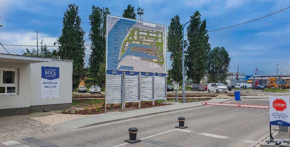 3 Rendszert támogató elemek - Totem tábla bérlők listájával és tájékoztató orientációs BSZL térképek - Info pont 7.