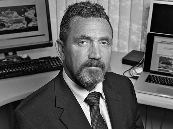szakember, Dr. Benjamin Santer foglalkozott az üggyel.