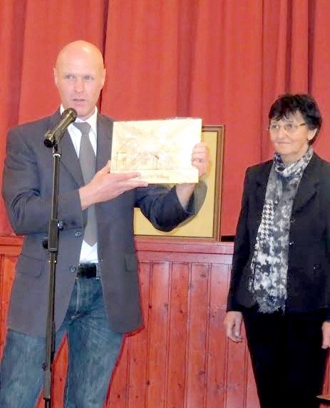 Közélet, kultúra 7. OLDAL sággal segítette a téma feltárásával kapcsolatos helyi ismereteket igénylő gyűjtőmunkámat.