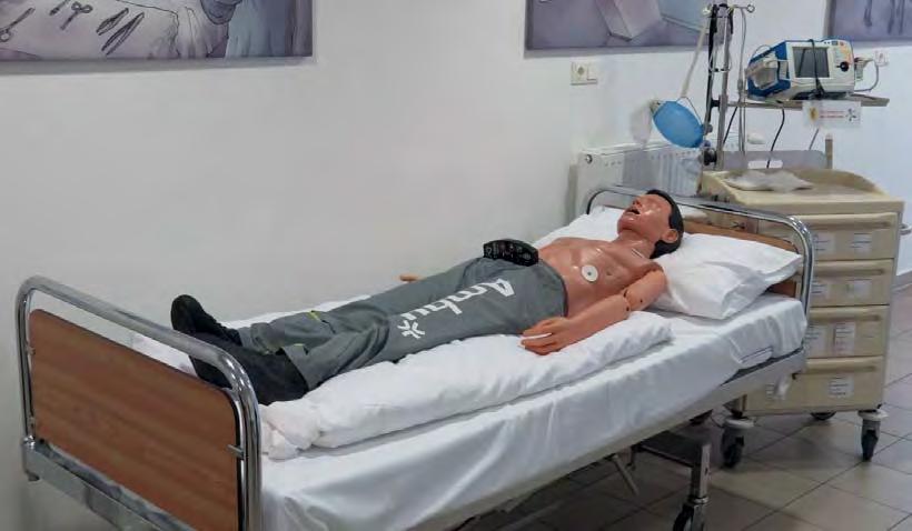 ZOLL gyártmányú defibrillátorok esetén 120 150 200 Joule, míg a LIFEPAK esetén 200-300 - 360 Joule.